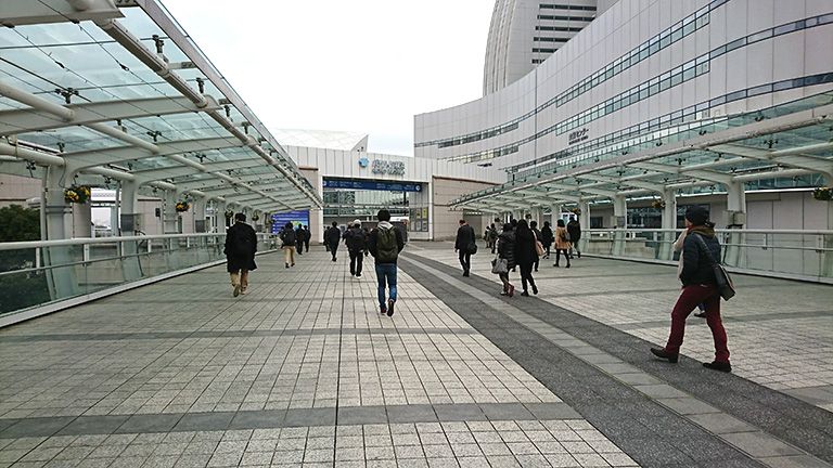 パシフィコ横浜は、駅からも遠い。